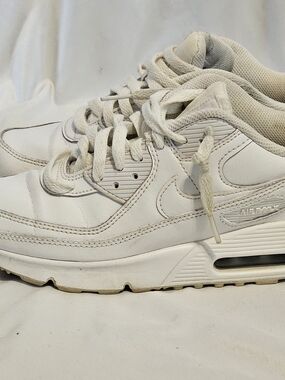 NIKE- Boys White Leather Air Max Sneakers SZ 6.5Y